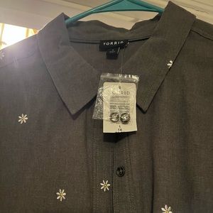 Gray daisy blouse from Torrid